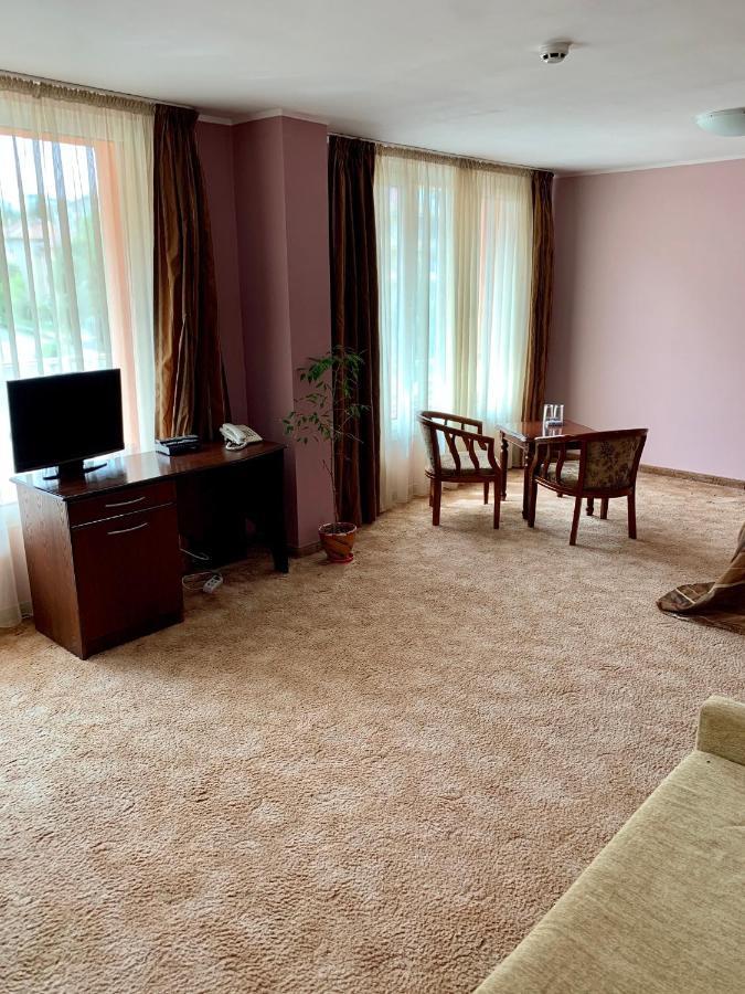 וליקו טורנובו Hotel Elena מראה חיצוני תמונה